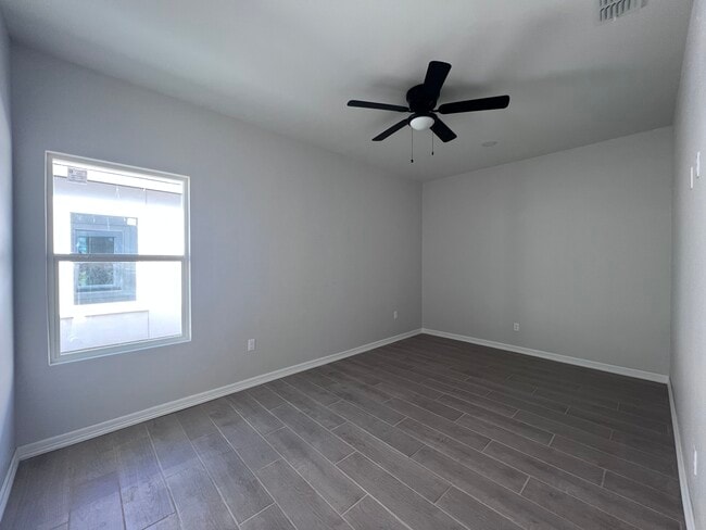 Building Photo - 2900 S Links Dr