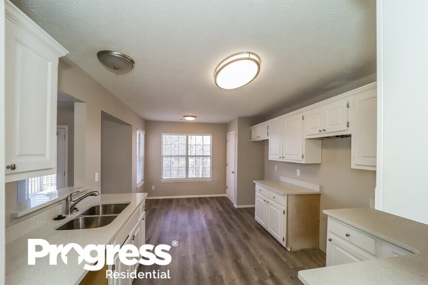 Building Photo - 2710 Luke Dr