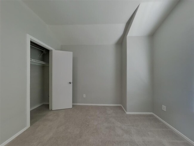 Building Photo - 5514 Rio Ramos St