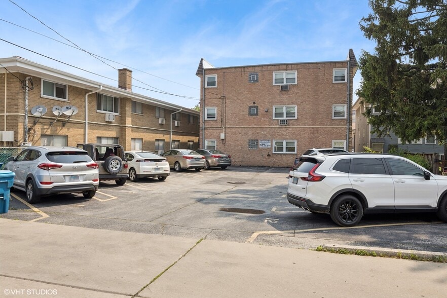 Building Photo - 205 Circle Ave