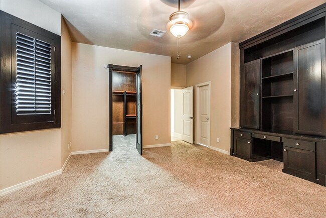 Building Photo - Gorgeous Custom Home on a corner lot in Ventanas - East El Paso!