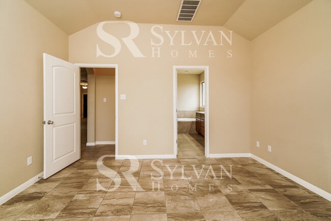 Building Photo - Prepare to be impressed by this 3 bedroom, 2 bathroom home