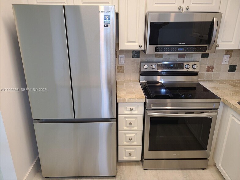 Building Photo - 3500 Coral Way