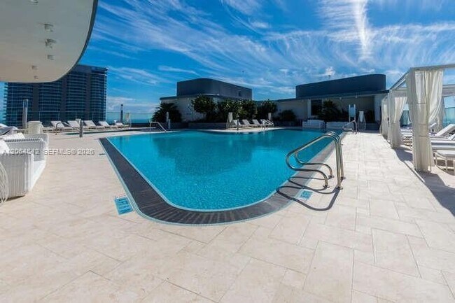 Building Photo - 1000 Brickell Plaza