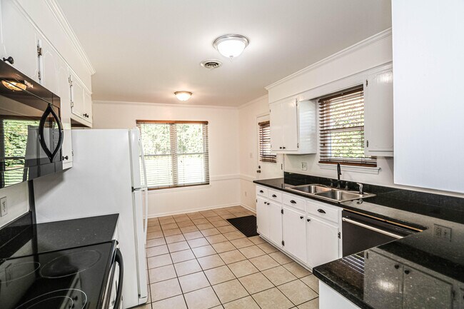 Building Photo - 3932 Creekwood Ln