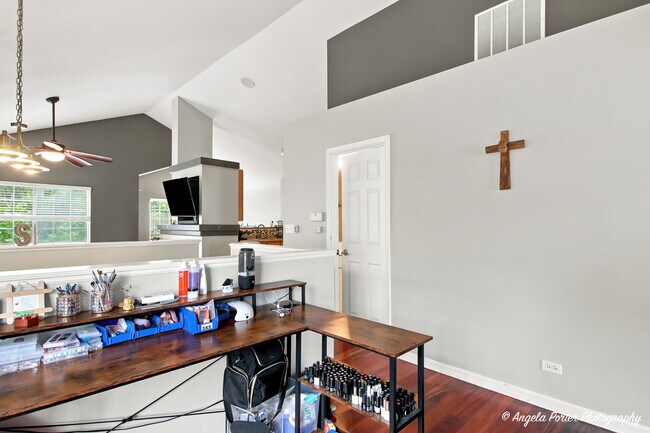Building Photo - 649 S Parkside Dr