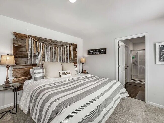 Building Photo - 324 Victory Cir