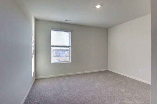 Building Photo - Wow!! 18-month lease in Sango!!