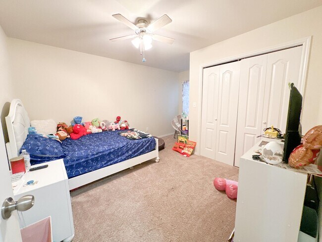 Building Photo - 5418 Montevista Dr
