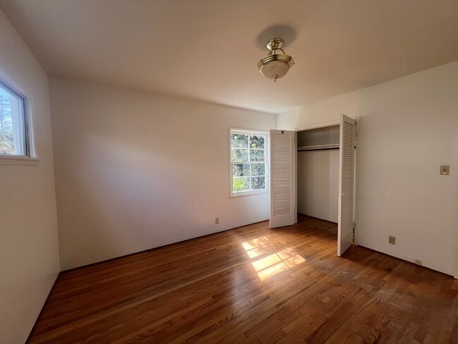 Building Photo - 1542 Alameda St