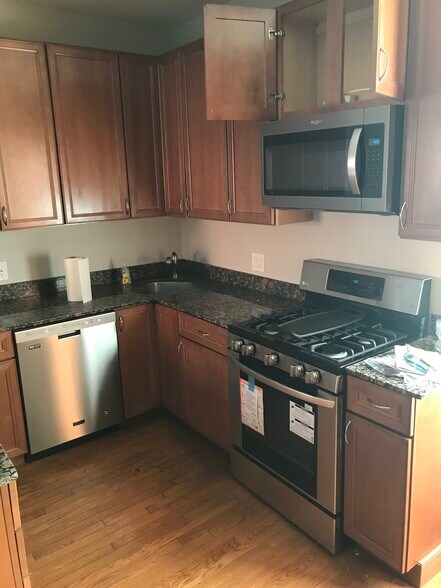 Kitchen - 2126 Withnell Ave