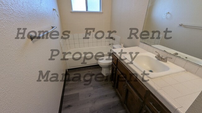 Building Photo - 1051 W Thurman Ave