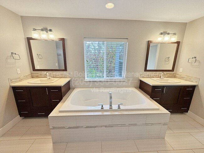 Building Photo - 2784 S Trailwood Way