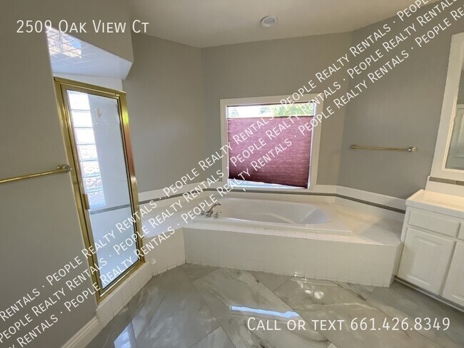 Building Photo - 2509 Oak View Ct