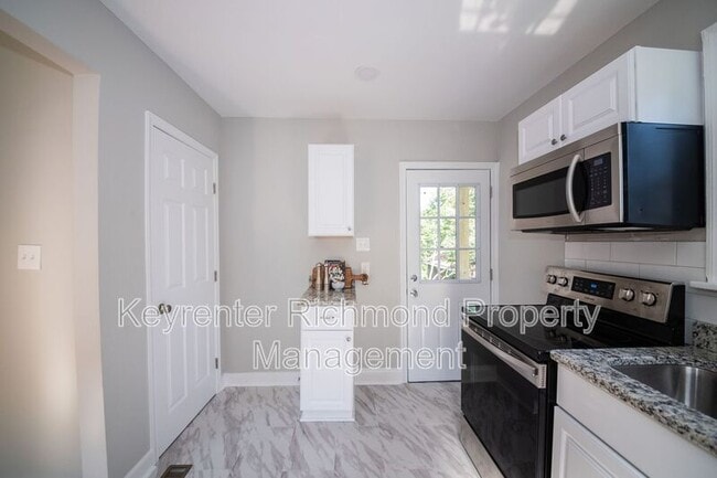 Building Photo - 1001 Colonial Ave