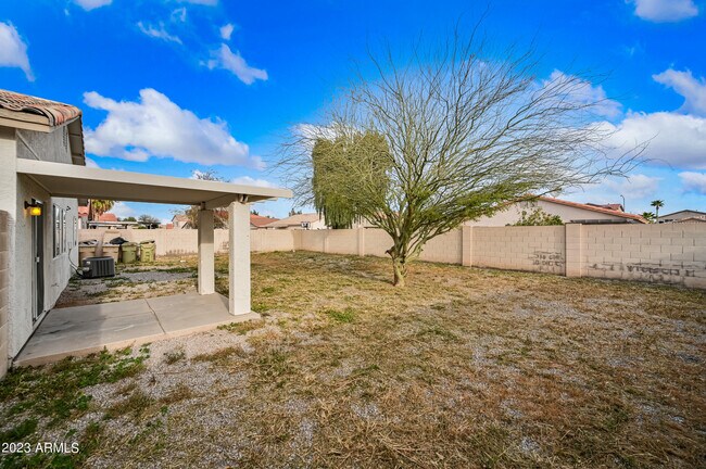 Building Photo - 7409 N Solano Dr