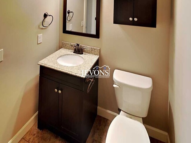 Building Photo - $500 off your first month’s rent!