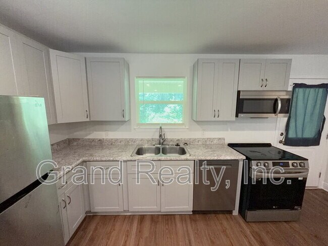Building Photo - 5098 Bruner St