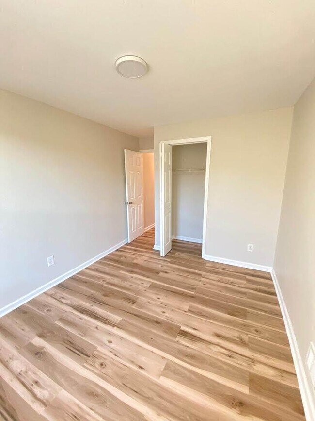 Building Photo - 2538 E Fayette St