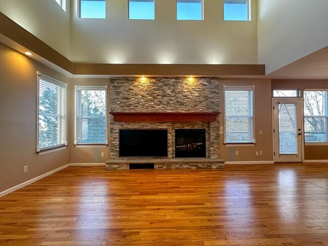 Building Photo - Luxurious Castle Pine living awaits!