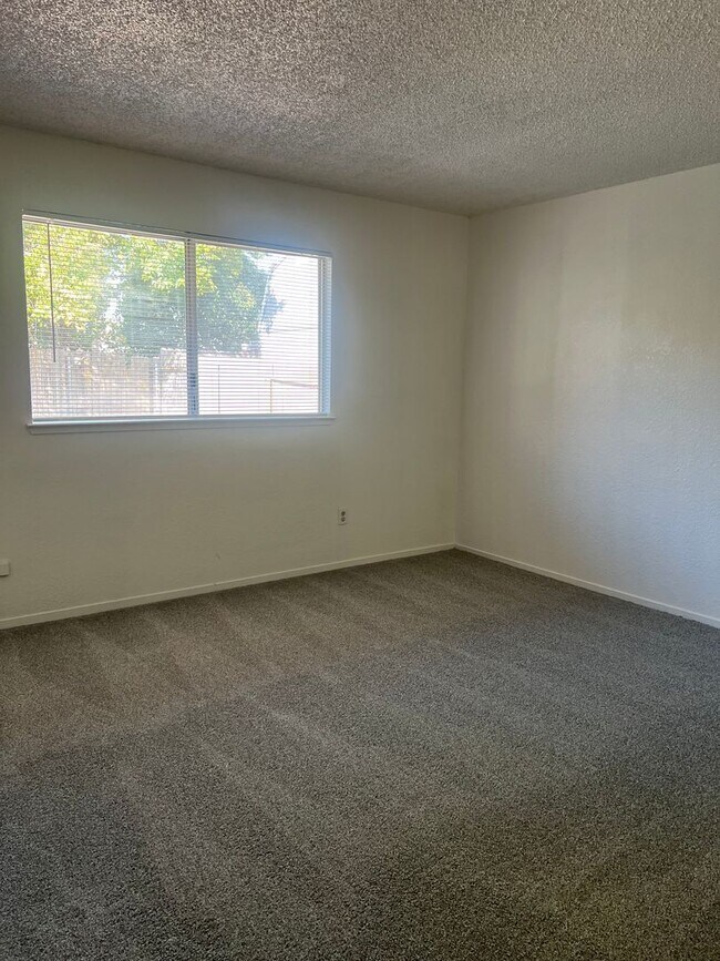 Building Photo - NICE 3 BEDROOM HOME IN CITRUS HEIGHTS!