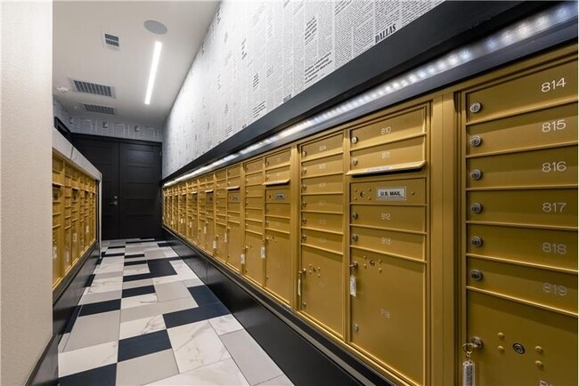 Building Photo - 3329 Oak Grove Ave