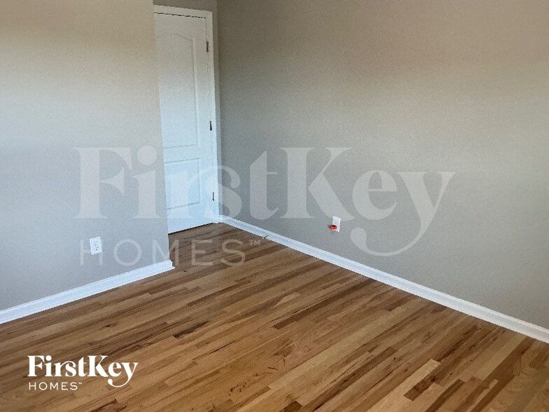 Building Photo - 837 Ember Dr