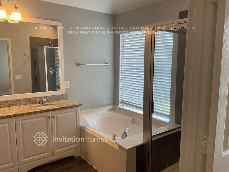 Building Photo - 4737 Park Downs Dr