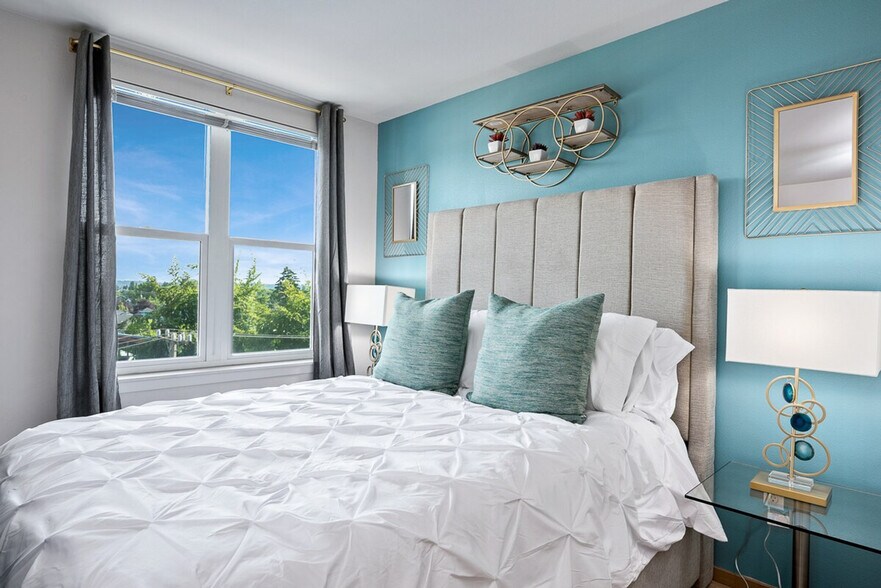 Building Photo - 1600 S Roberto Maestas Festival St