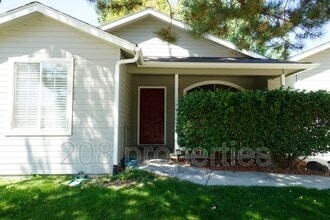 Building Photo - 5903 S Snowdrop Pl