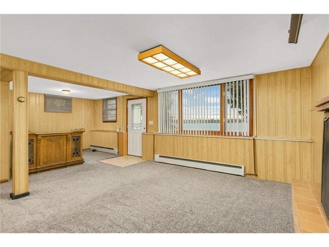 Building Photo - 2331 W Medicine Lake Dr