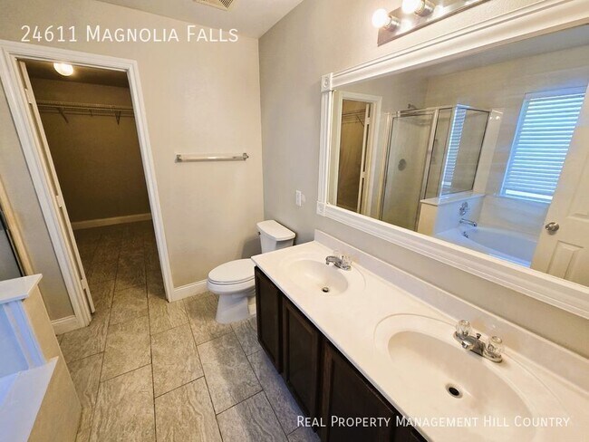 Building Photo - 24611 Magnolia Falls