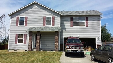 Building Photo - Beautiful 3 Bedroom 2.5 Bath Home in Puyallup