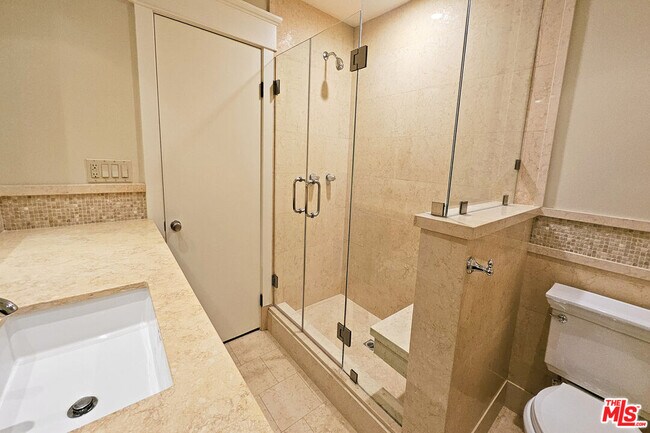 Building Photo - 382 E California Blvd