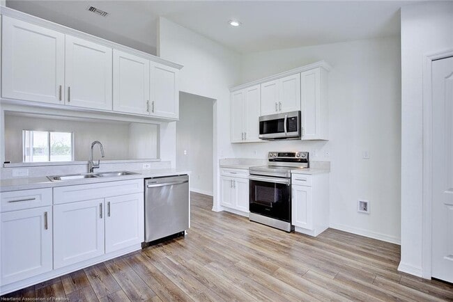 Building Photo - 4550 San Ignacio Dr