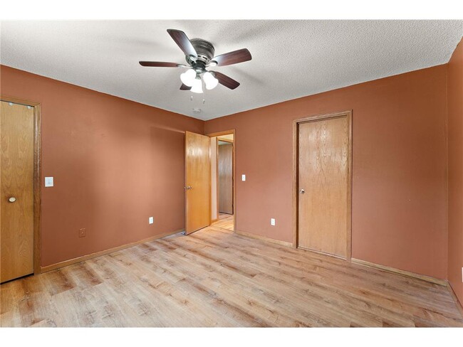 Building Photo - 5785 Yucca Ln N