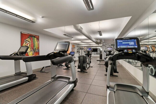 Building Photo - 256 N Addison Ave