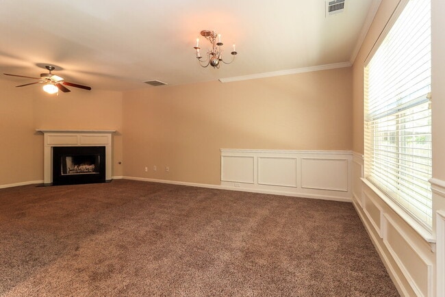 Building Photo - 347 Hidden Creek Ln