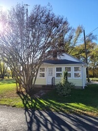 Building Photo - 8444 Hickman Rd
