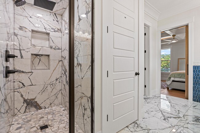 Building Photo - 202 NE 2nd Ave