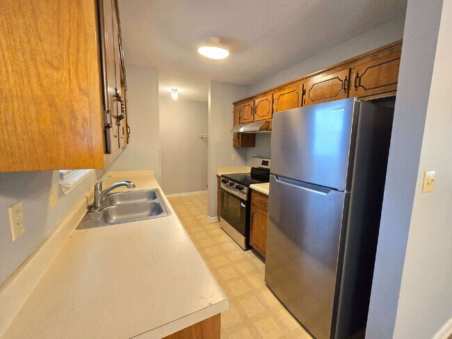 Building Photo - 572 Danielle Dr