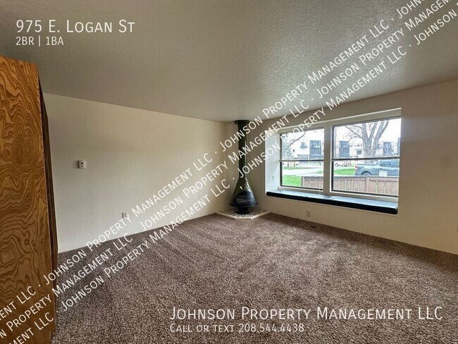 Building Photo - 975 E Logan St