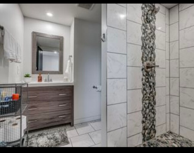 Building Photo - Madison Ave