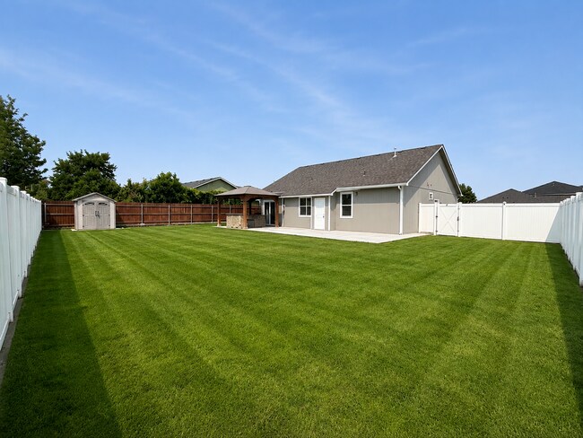 Building Photo - Beautiful 3-Bedroom Home with RV Parking in West Pasco
