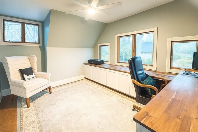 Building Photo - 177 Springfield St