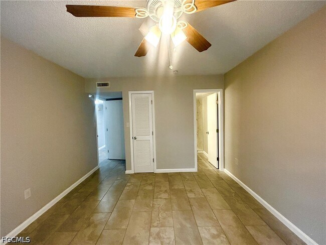 Building Photo - 4906 Victoria Dr