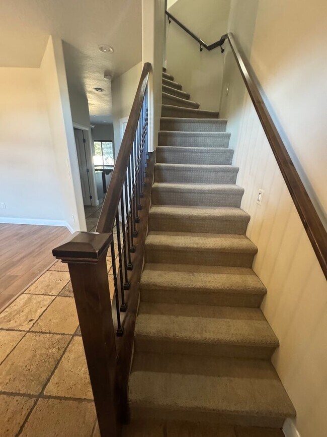 Building Photo - Gorgeous St. George Townhome