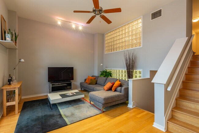 Building Photo - 689 Marin Blvd