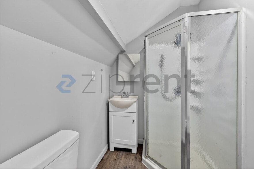 Building Photo - 158 Cliff St