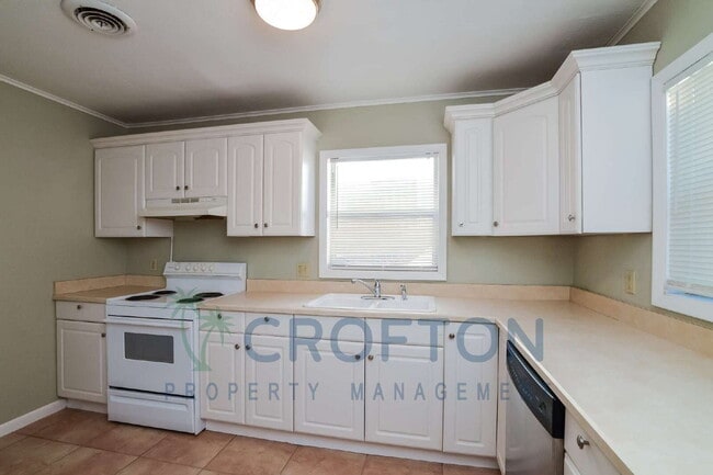 Building Photo - 350 Harris Ave